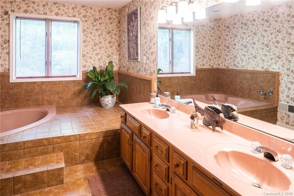 581 Morgan Hill Road Fairview, NC 28730 - Photo 20 of 30 Gallery Image 20