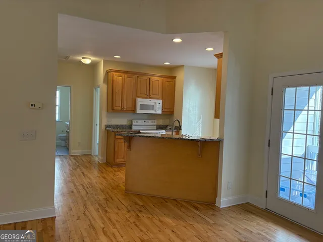 $1,600 | 74 Lockerbie Court, Unit 202, Clayton, GA 30525