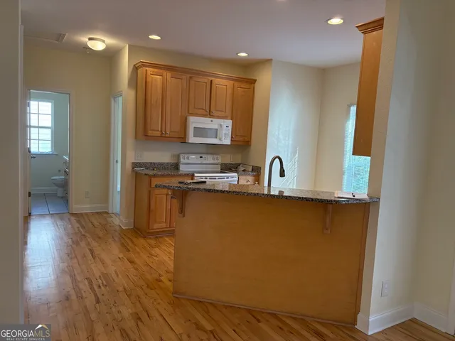 $1,600 | 74 Lockerbie Court, Unit 202, Clayton, GA 30525