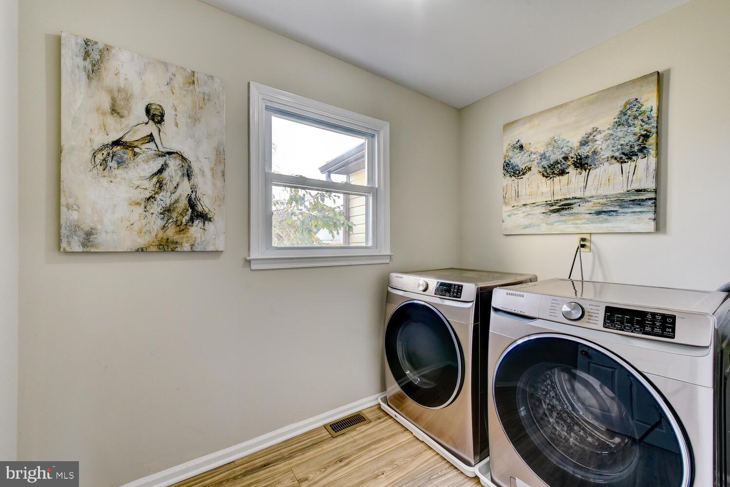 5 Glengarry Way Princeton Junction, NJ 08550 - Photo 43 of 63 a view of a bedroom with washer and dryer