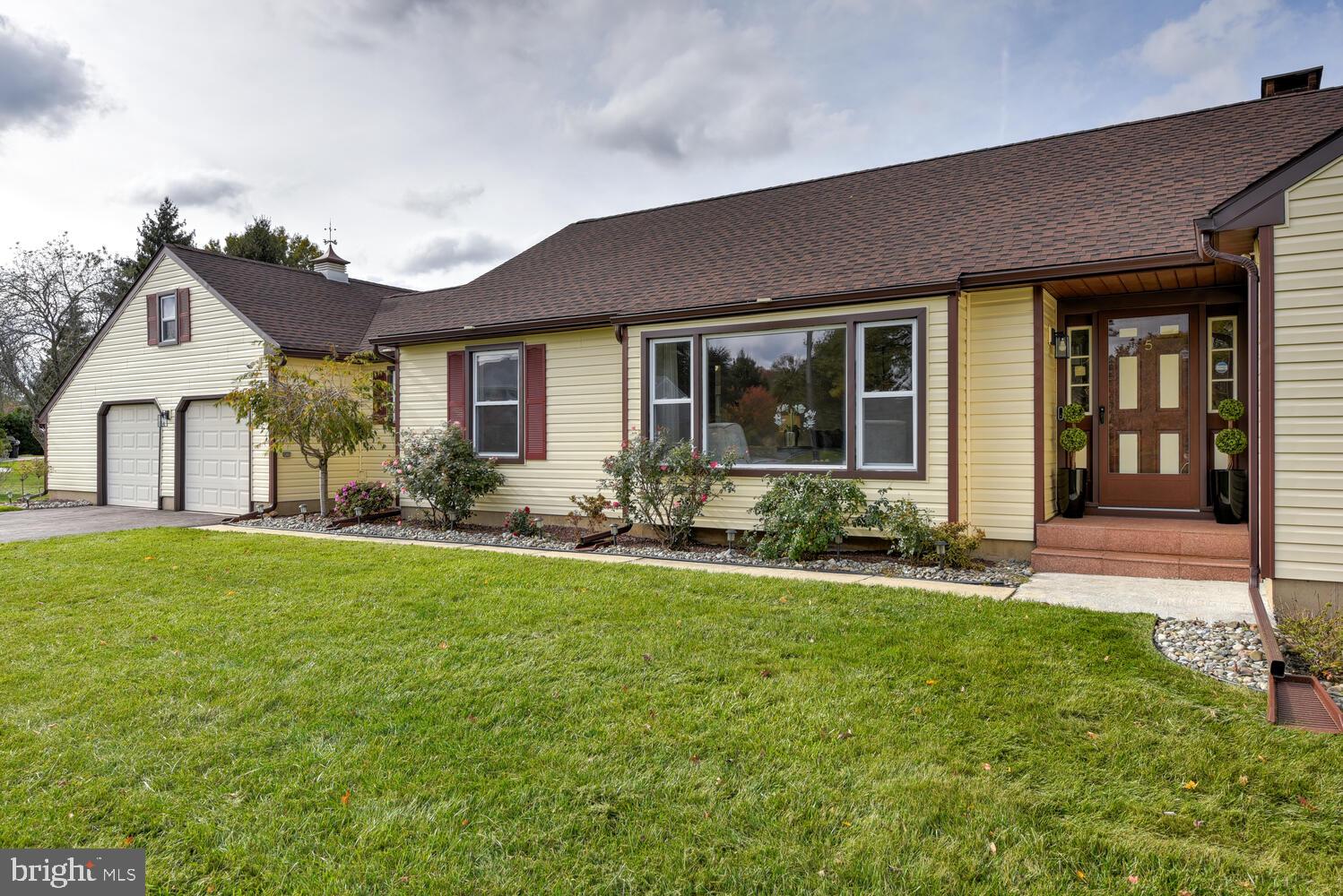 5 Glengarry Way Princeton Junction, NJ 08550 - Photo 7 of 63 front view of a house with a yard
