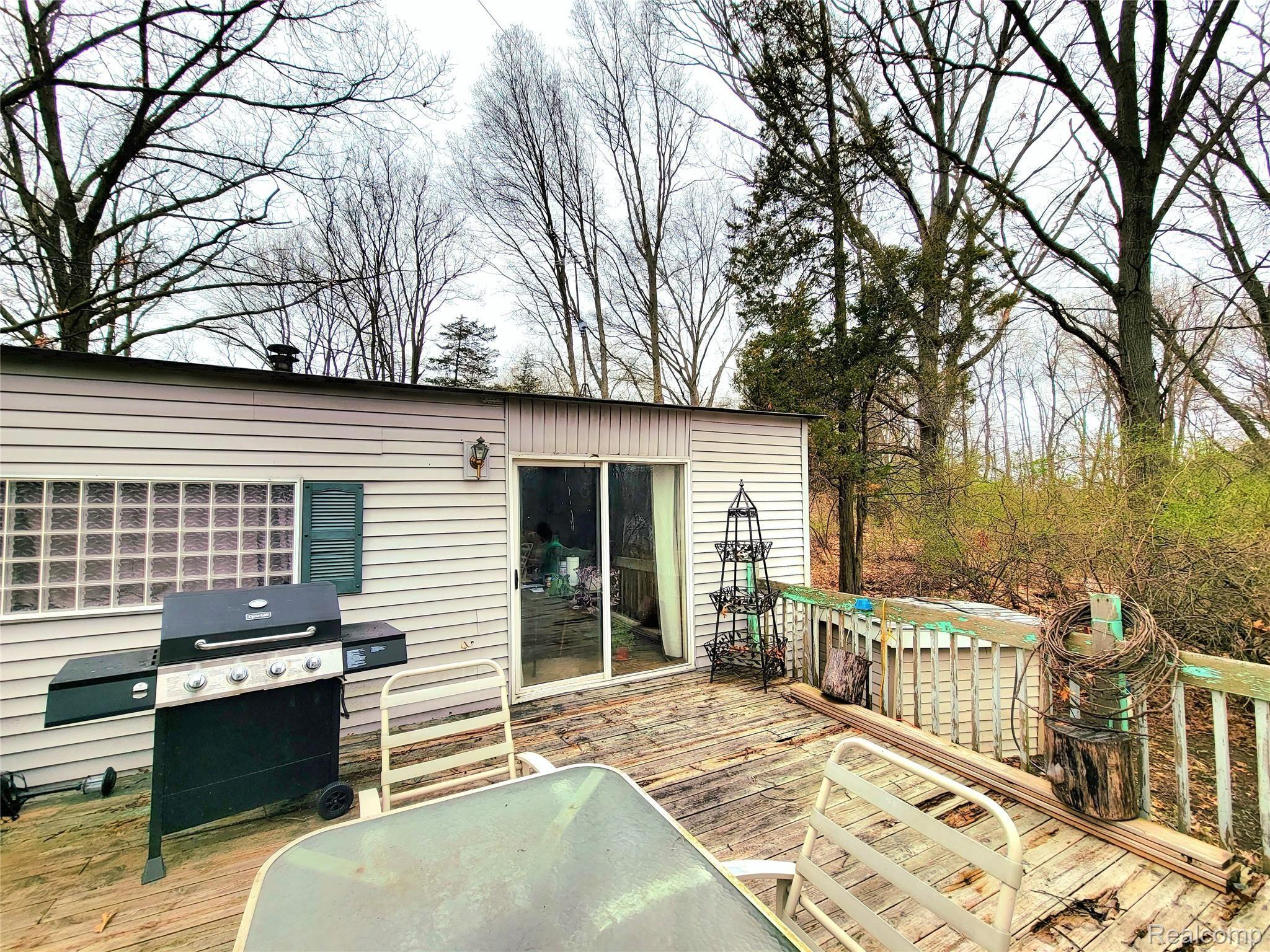 6700 Bentley Lake Road Pinckney, MI 48169 - Photo 17 of 23 front of trailer
