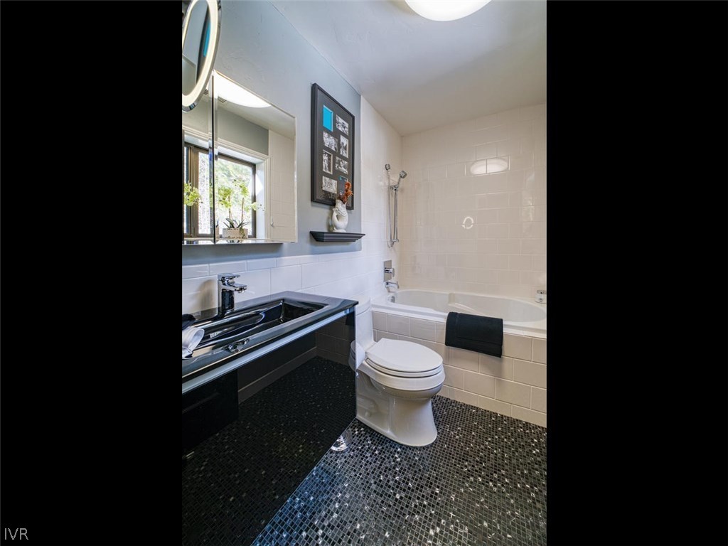 714 Champagne Road Incline Village, NV 89451 - Photo 20 of 29 a bathroom with a toilet a sink and a window