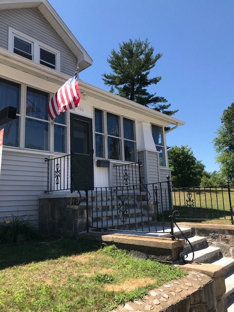 566 Kelley Street Manchester, NH 03102 - Photo 1 of 23