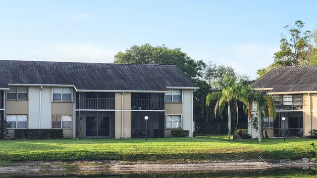 $199,999 | 3105 Southeast Aster Lane, Unit 1806, Stuart, FL 34994