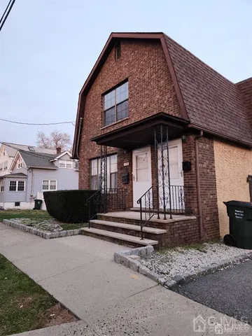 $2,900 | 24 Emmett Avenue, Perth Amboy, NJ 08861