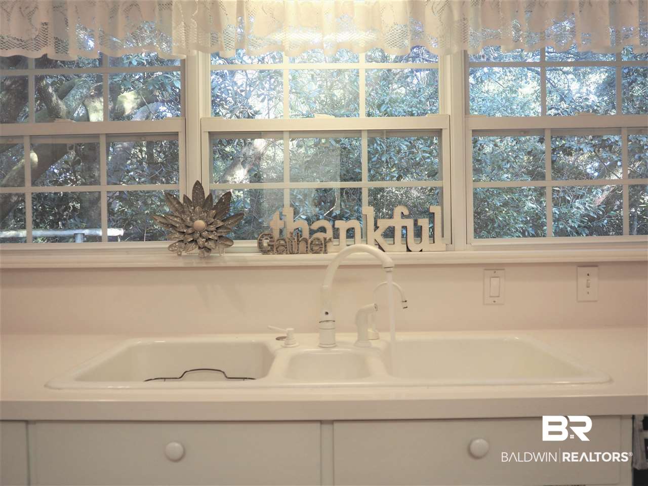 33420 Helms Lane Lillian, AL 36549 - Photo 17 of 35 LG sink n windows