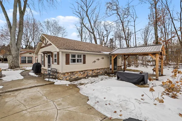 $285,000 | 50389 East Lake Shore Drive, Dowagiac, MI 49047
