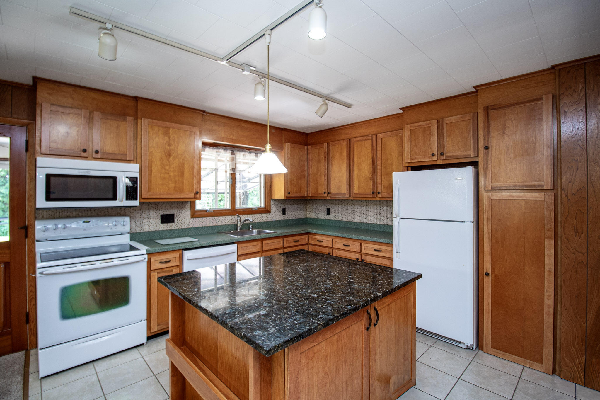 33 Addoms Street Plattsburgh, NY 12901 - Photo 7 of 34