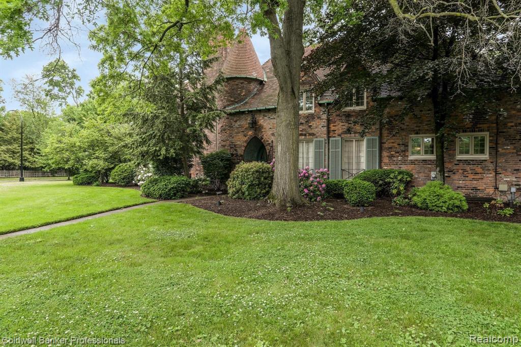 166 Ridge Road Grosse Pointe Farms, MI 48236 - Photo 5 of 78