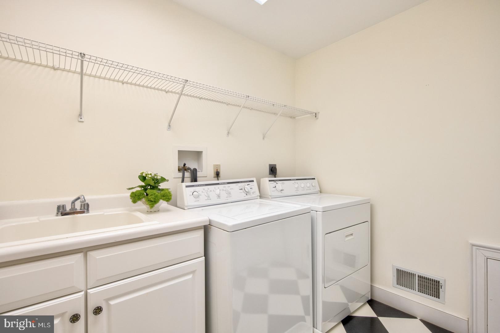 985 South Waterloo Road Devon, PA 19333 - Photo 43 of 64 The laundry room