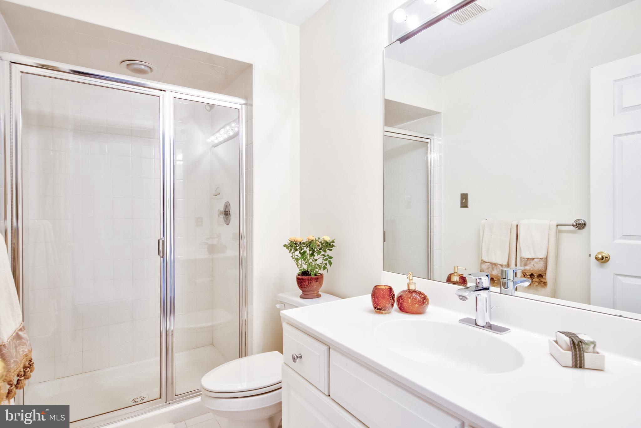 985 South Waterloo Road Devon, PA 19333 - Photo 44 of 64 The in-suite full-size Bathroom