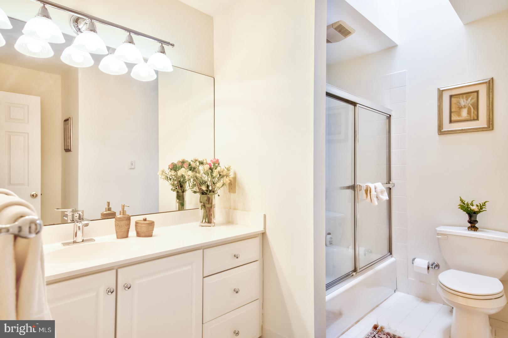 985 South Waterloo Road Devon, PA 19333 - Photo 48 of 64 The 2nd full bathroom in the hallway