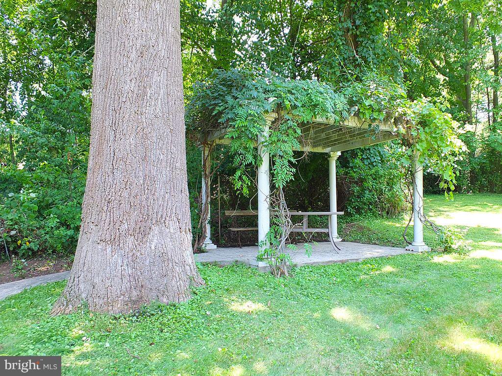 985 South Waterloo Road Devon, PA 19333 - Photo 58 of 64 The extra sitting area in back yard