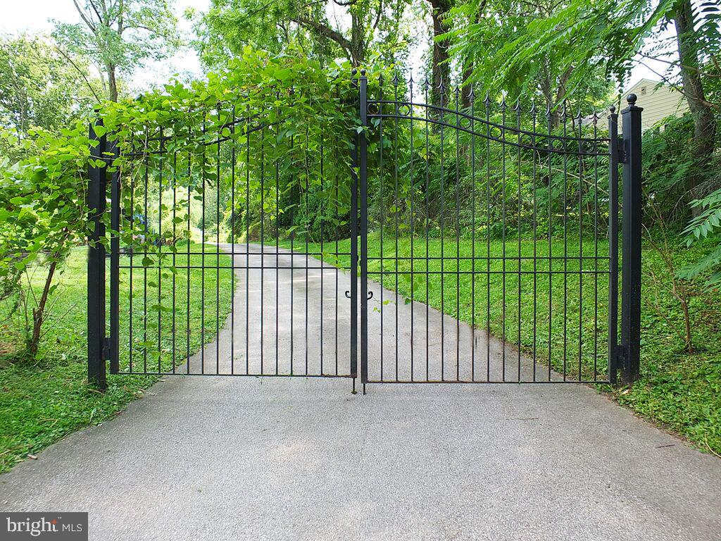 985 South Waterloo Road Devon, PA 19333 - Photo 61 of 64 The majestic gate to the house