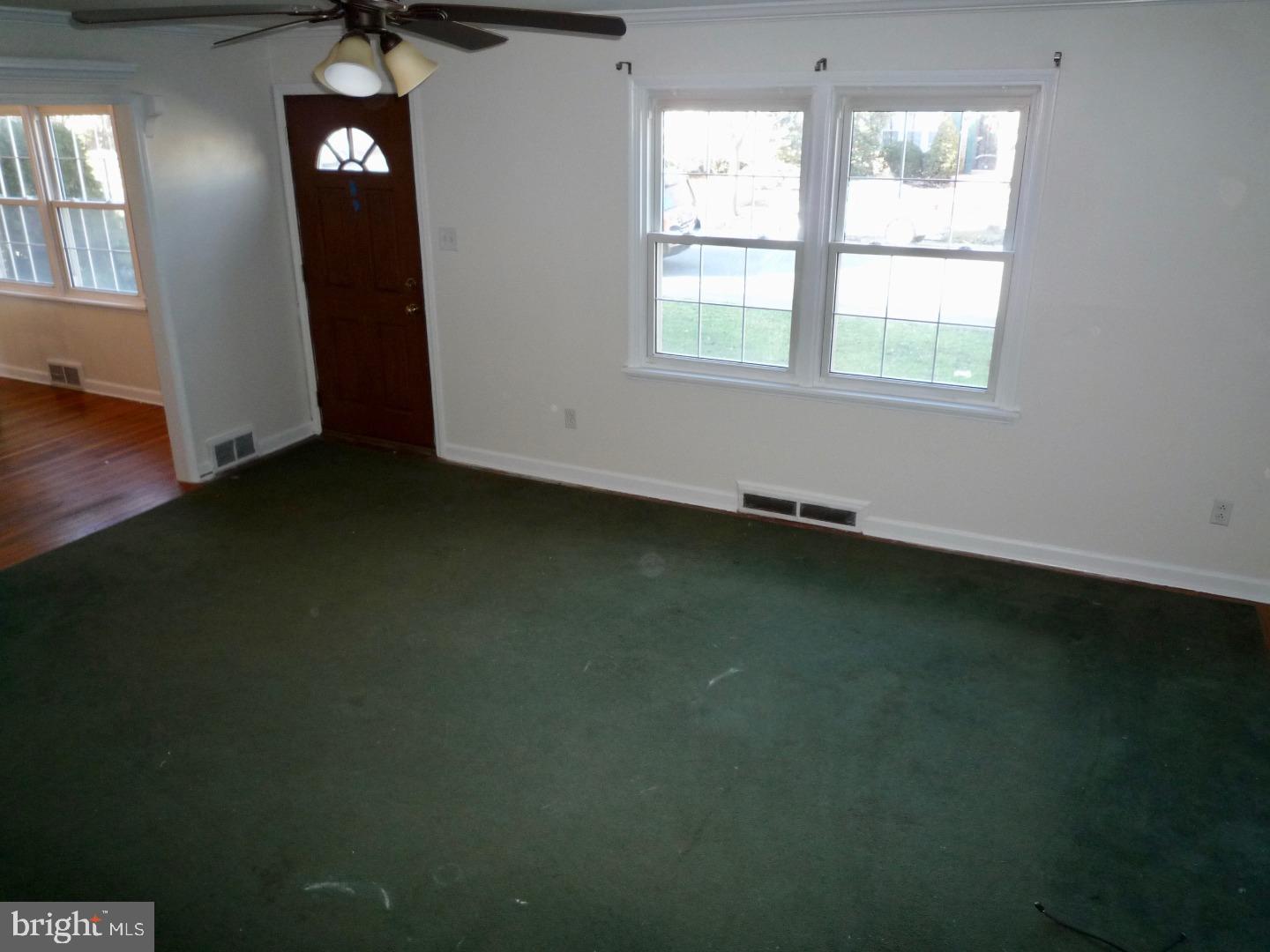 224 Potomac Road Wilmington, DE 19803 - Photo 3 of 18 Living Room
