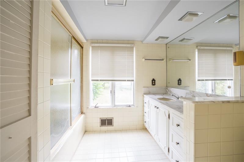 2525 Old Washington Road Pittsburgh, PA 15241 - Photo 12 of 17 Gallery Image 12