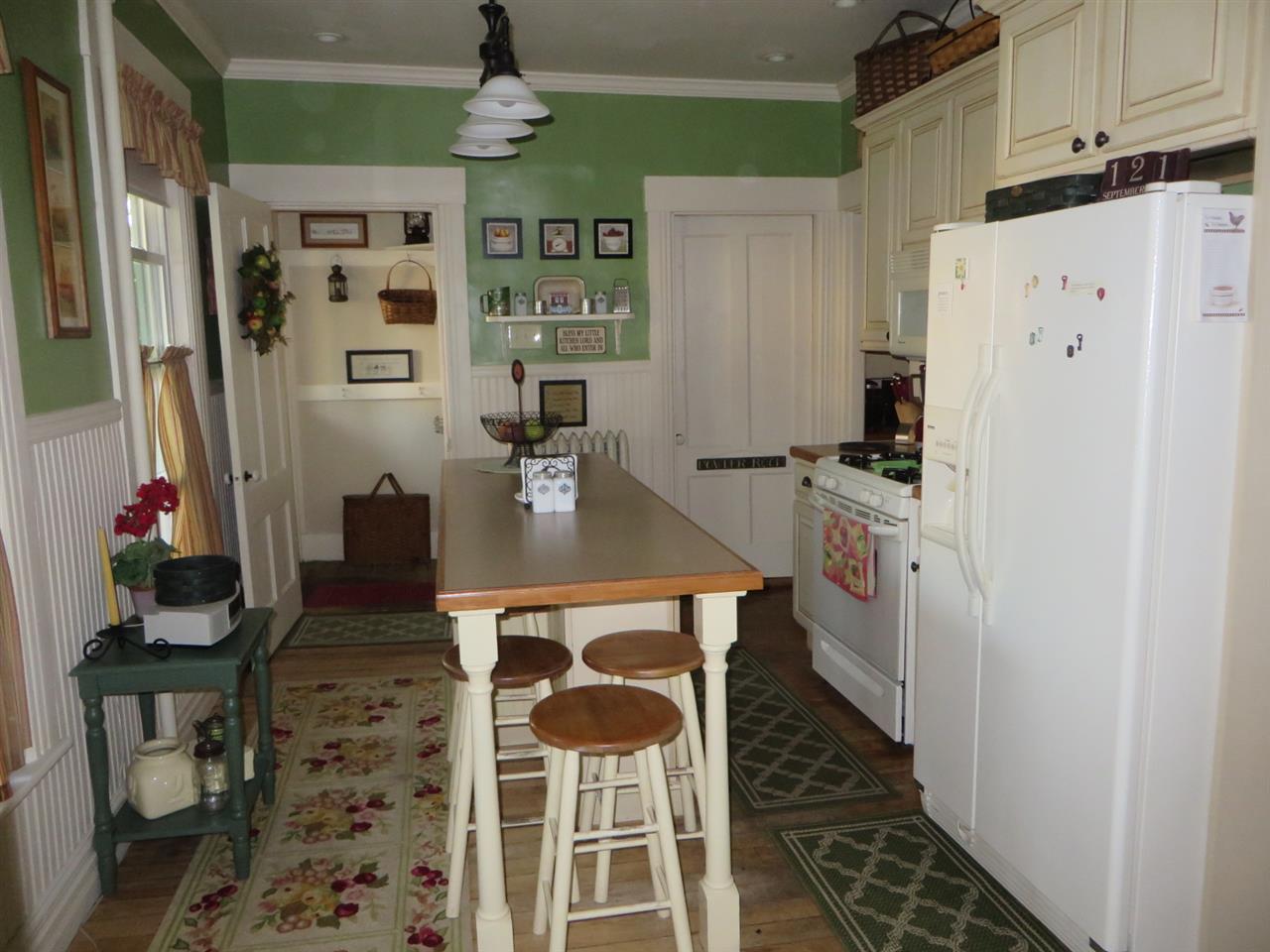 81 Appleton Street Manchester, NH 03104 - Photo 5 of 38