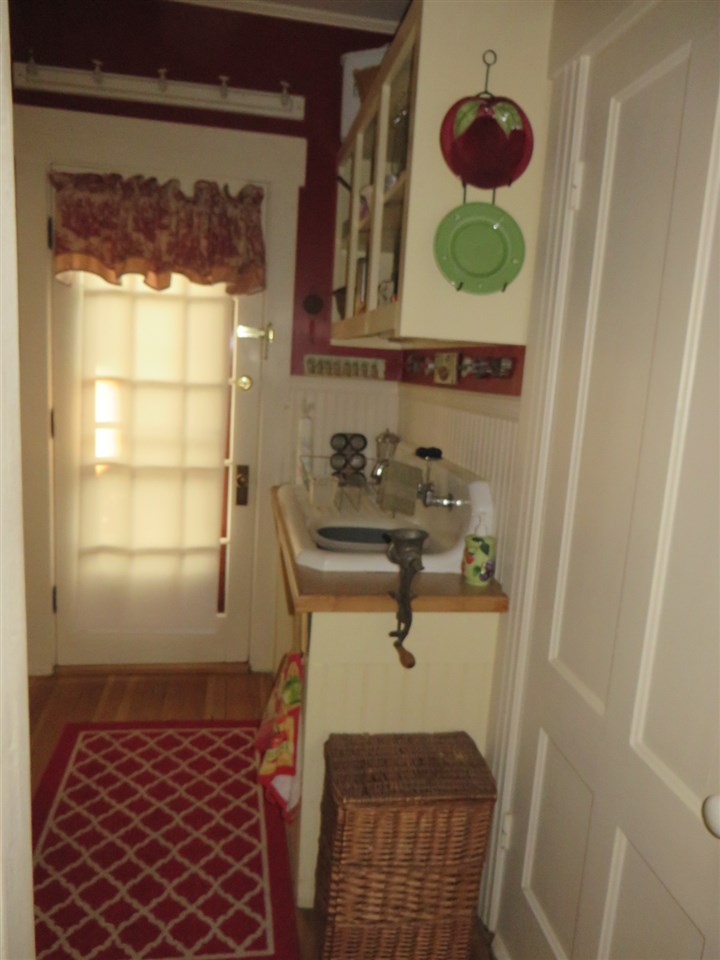 81 Appleton Street Manchester, NH 03104 - Photo 6 of 38