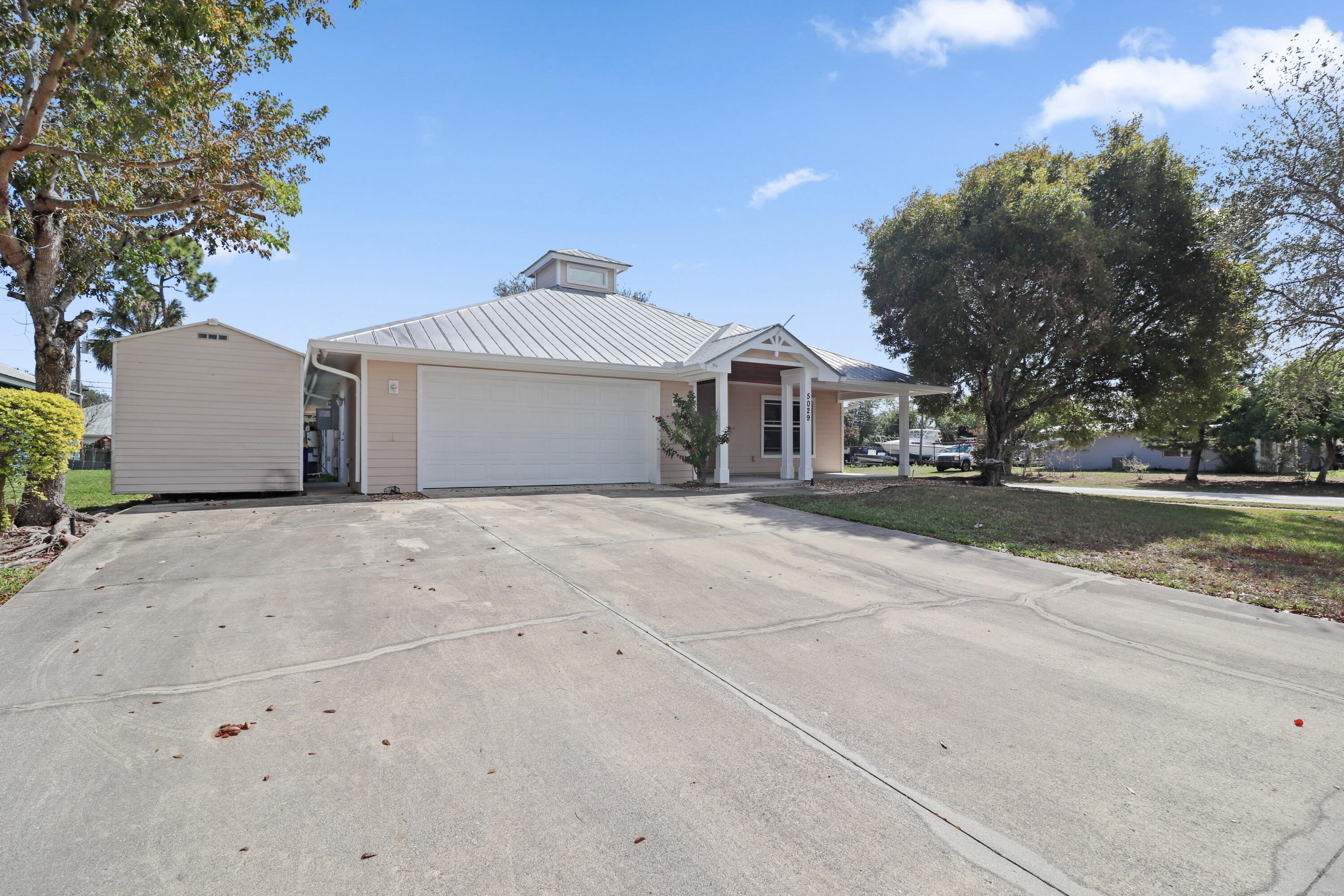 5029 Southeast Jack Avenue Stuart, FL 34997 - Photo 3 of 27 1-IMG_8500