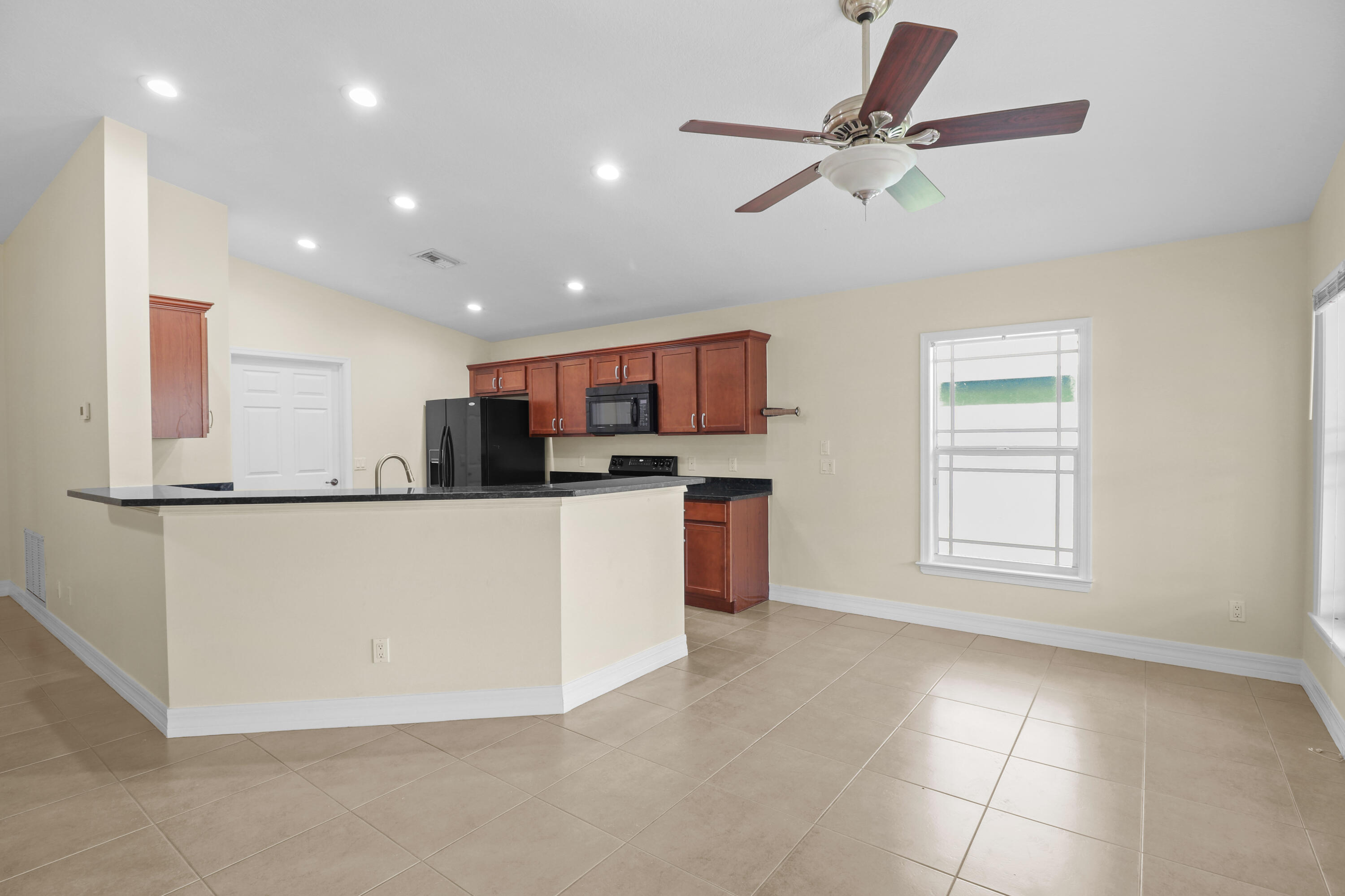 5029 Southeast Jack Avenue Stuart, FL 34997 - Photo 9 of 27 10-IMG_8385