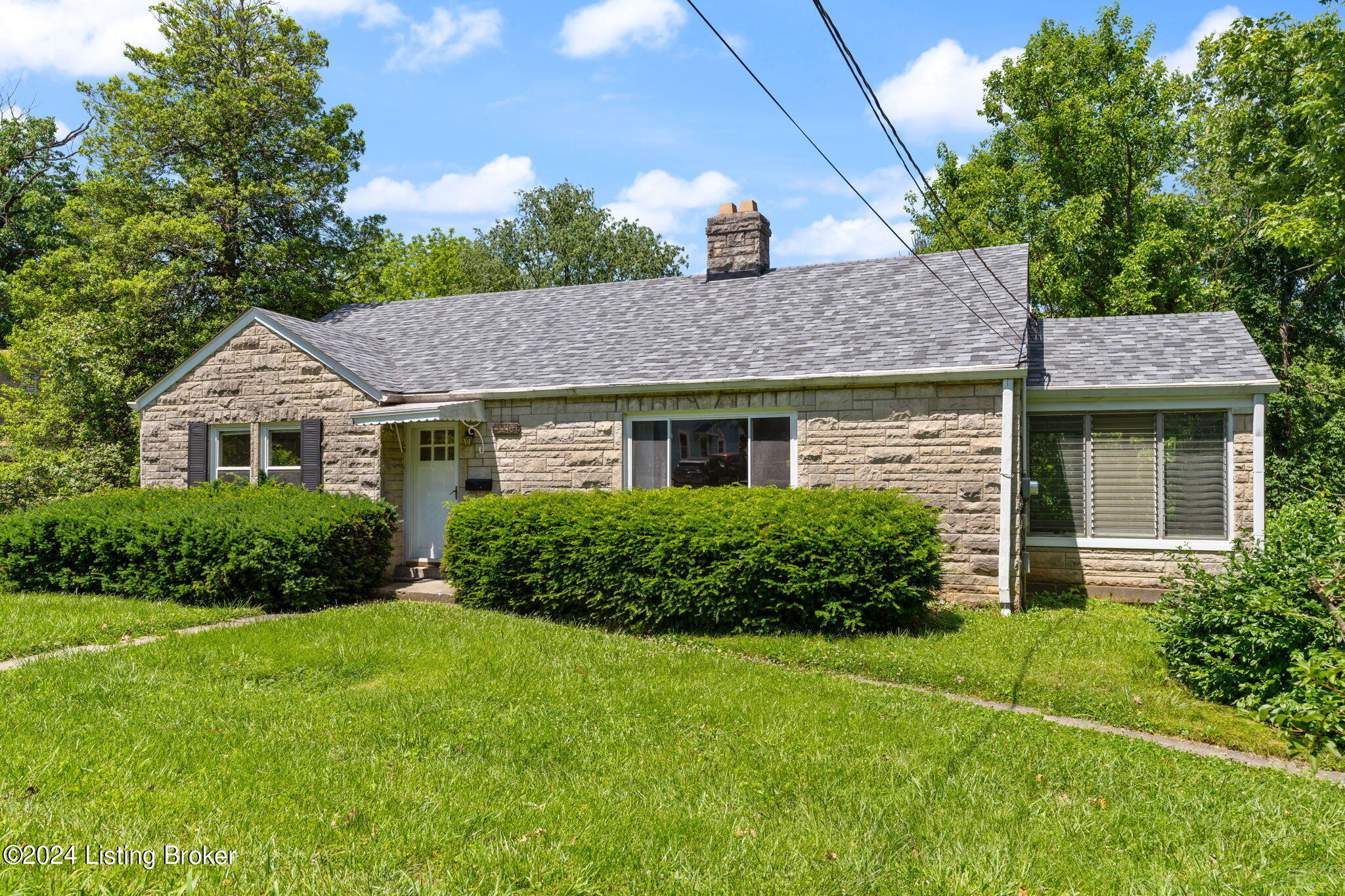 3210 Maple Road Louisville, KY 40299 - Photo 2 of 41 Front of Home