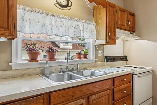 a close view of sink and tap