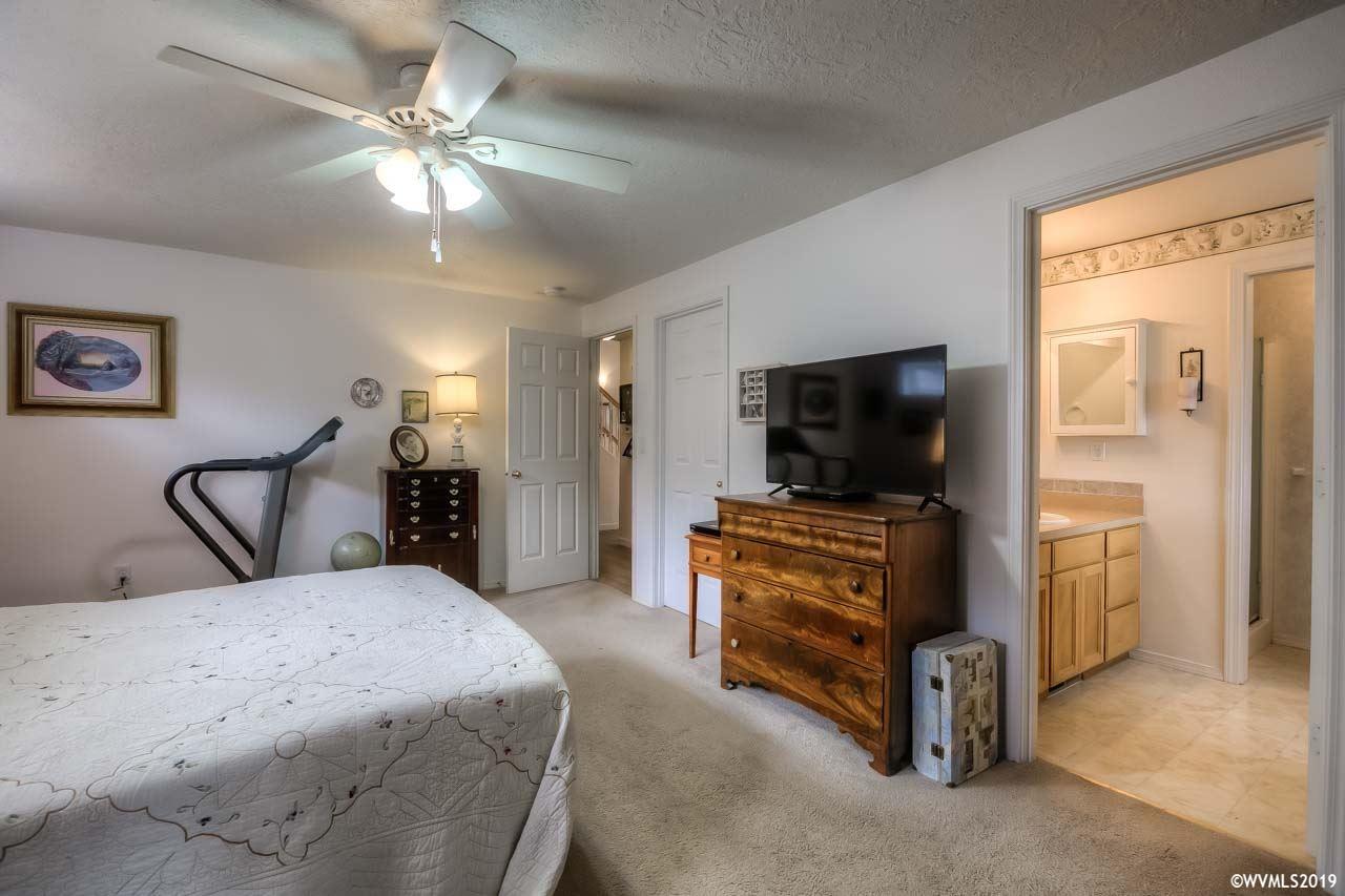 1621 Southwest Filbert Lane Dallas, OR 97338 - Photo 17 of 34 Gallery Image 17