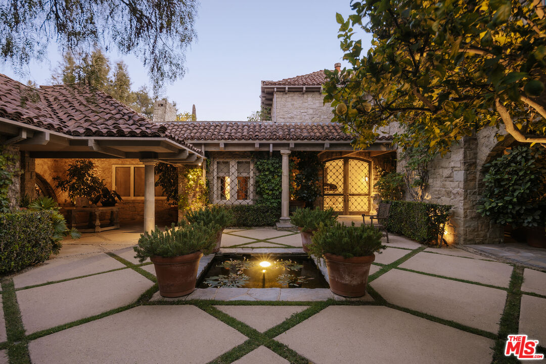 423 North Faring Road Los Angeles, CA 90077 - Photo 7 of 35