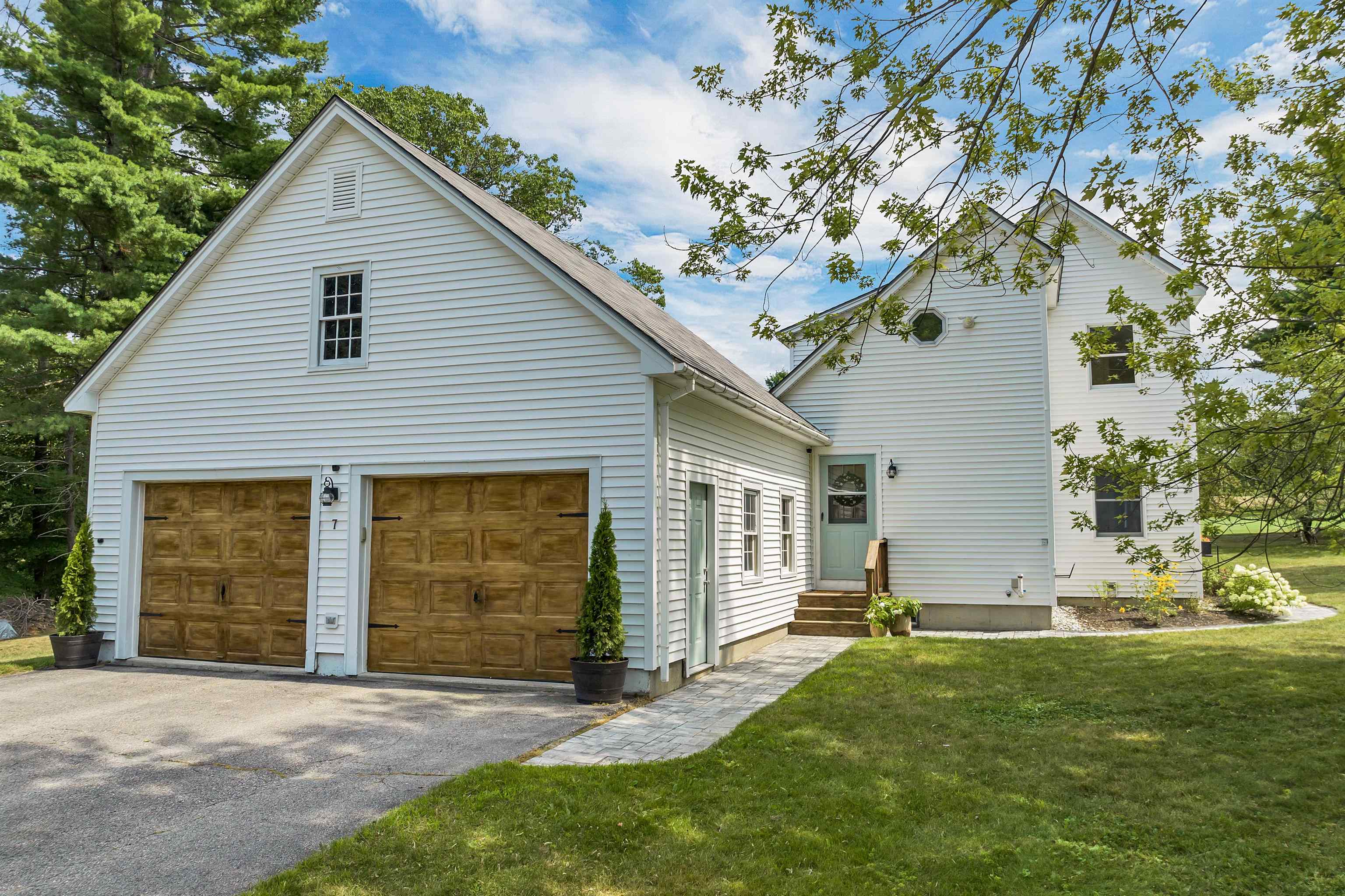 7 Edgewood Terrace Wolfeboro, NH 03894 - Photo 2 of 47