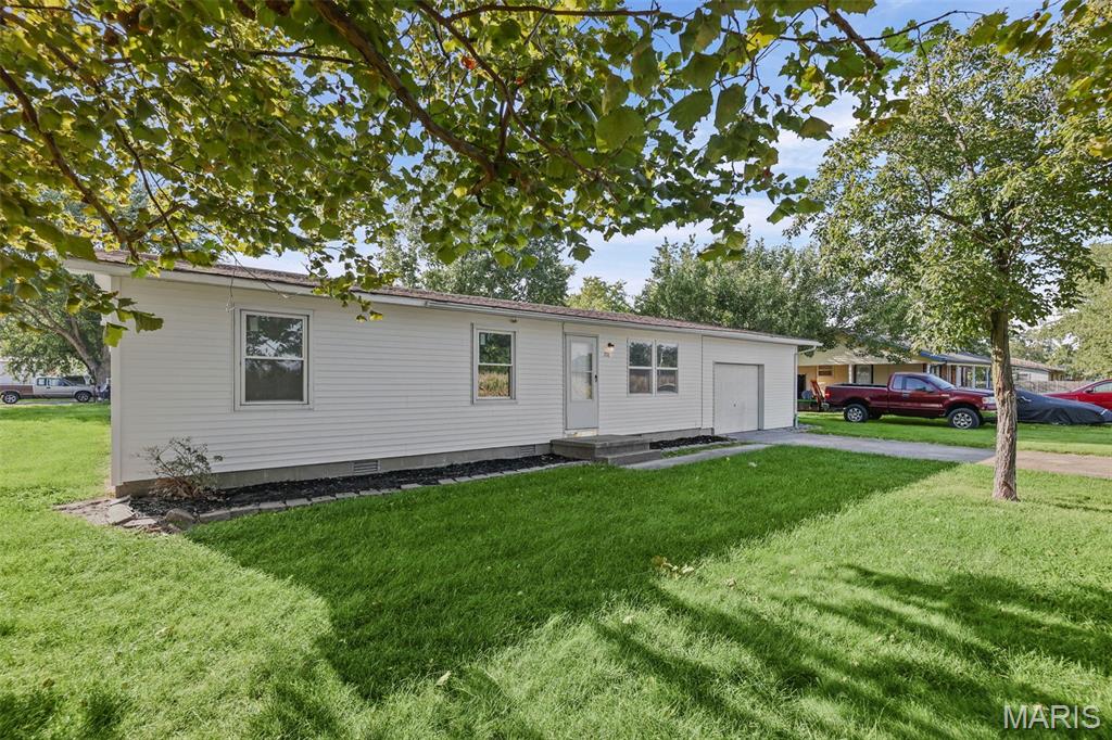 708 South 3rd Street Irvington, IL 62848 - Photo 4 of 31 Gallery Image 4