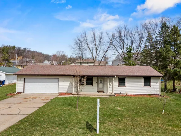 $325,000 | 1310 West Circle Drive, Sparta, WI 54656