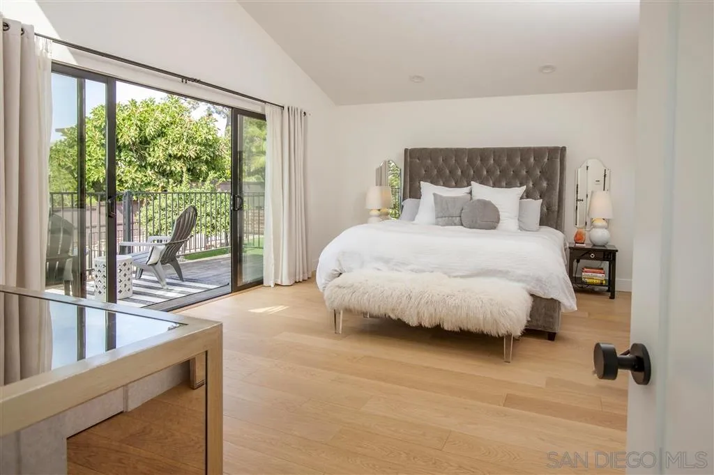 502 South Rios Avenue Solana Beach, CA 92075 - Photo 10 of 25 Gallery Image 10