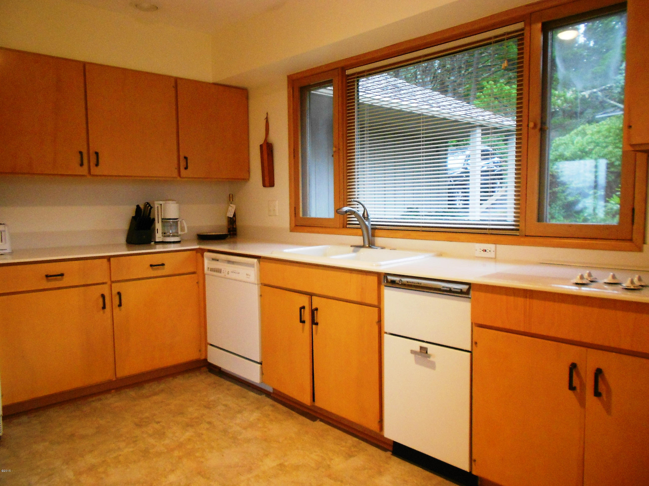 6 Ridge Crest Road Gleneden Beach, OR 97388 - Photo 10 of 40 Interior