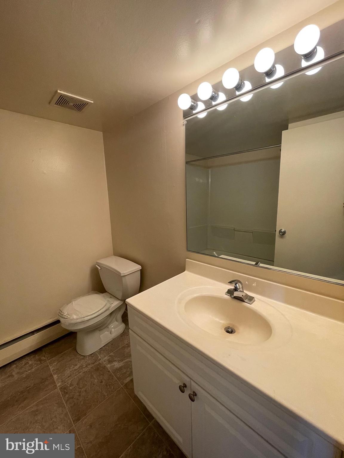 733 Naamans Road, Unit 15E Claymont, DE 19703 - Photo 4 of 8 Bathroom