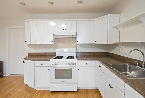 $2,400 | 97 Winthrop Shore Drive, Unit 1R, Winthrop, MA 02152