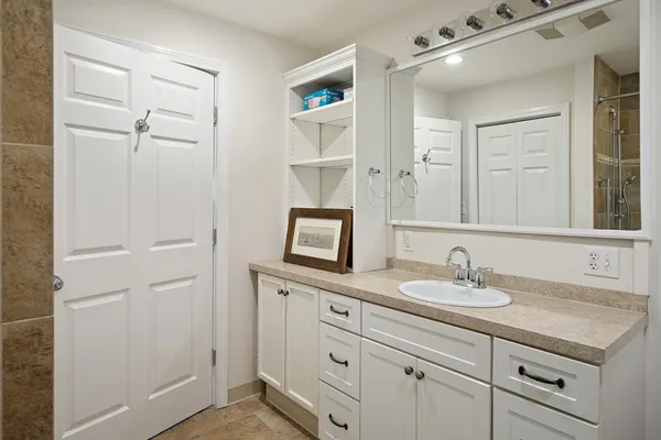 $2,400 | 97 Winthrop Shore Drive, Unit 1R, Winthrop, MA 02152