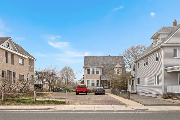 $2,400 | 97 Winthrop Shore Drive, Unit 1R, Winthrop, MA 02152
