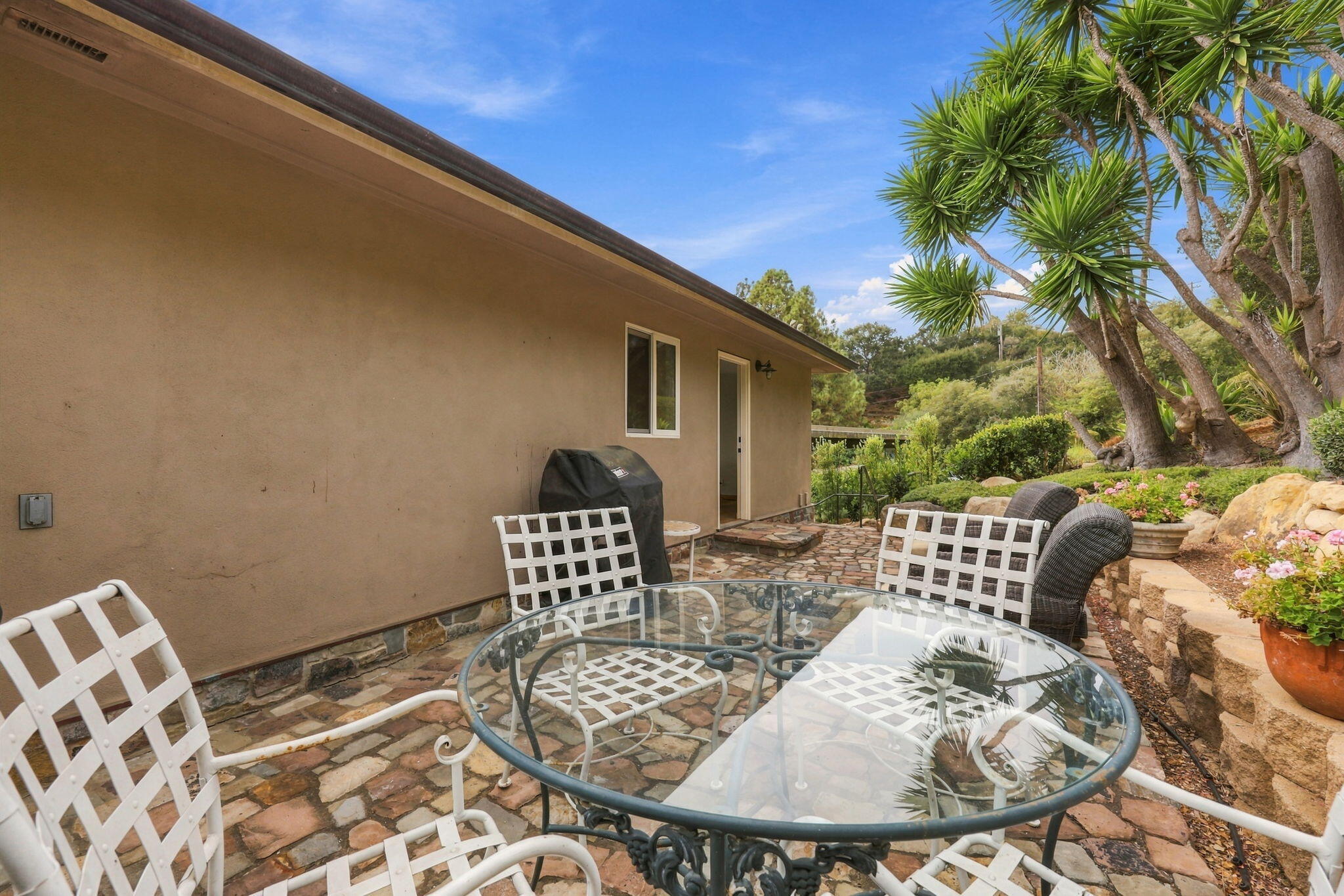 2870 Torito Road Santa Barbara, CA 93108 - Photo 10 of 36 Front Patio
