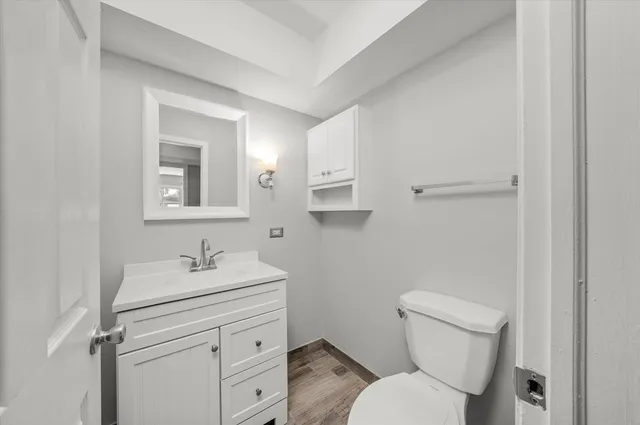 $159,900 | 10308 Circle Drive, Unit 301, Oak Lawn, IL 60453