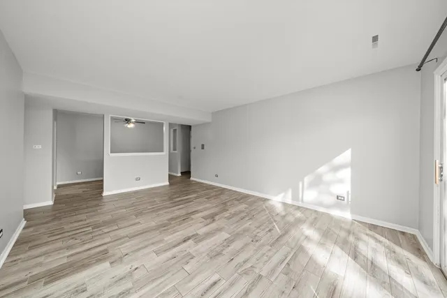 $159,900 | 10308 Circle Drive, Unit 301, Oak Lawn, IL 60453