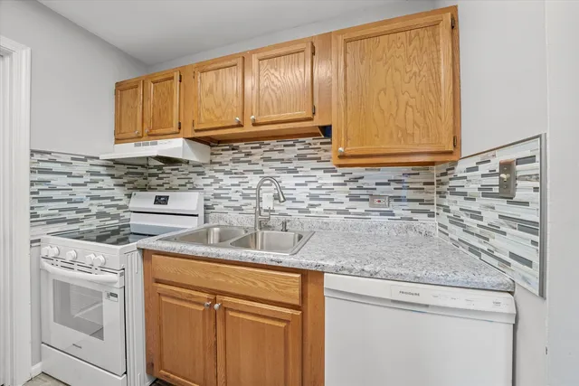 $159,900 | 10308 Circle Drive, Unit 301, Oak Lawn, IL 60453