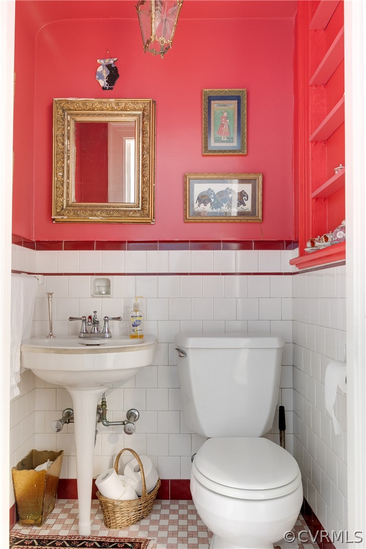 5805 River Road Richmond, VA 23226 - Photo 27 of 47 a bathroom with a toilet sink and mirror