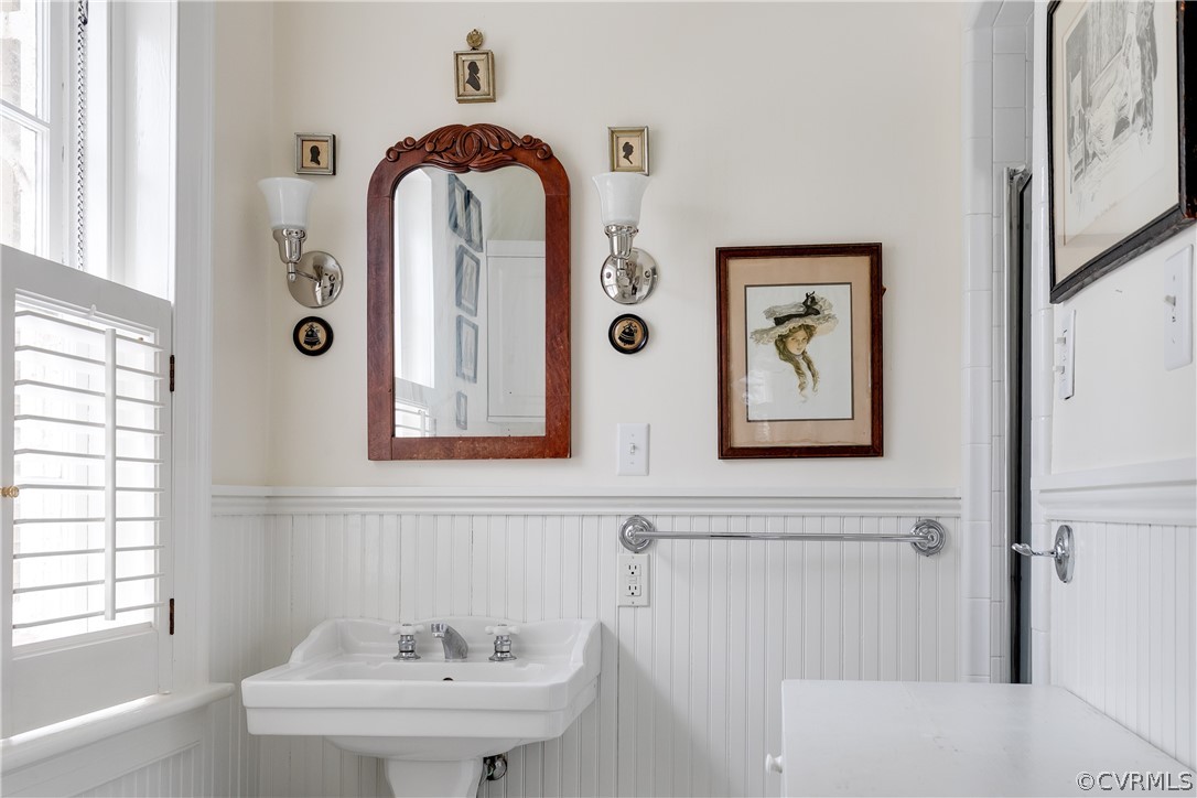 5805 River Road Richmond, VA 23226 - Photo 33 of 47 a bathroom with a sink and a mirror