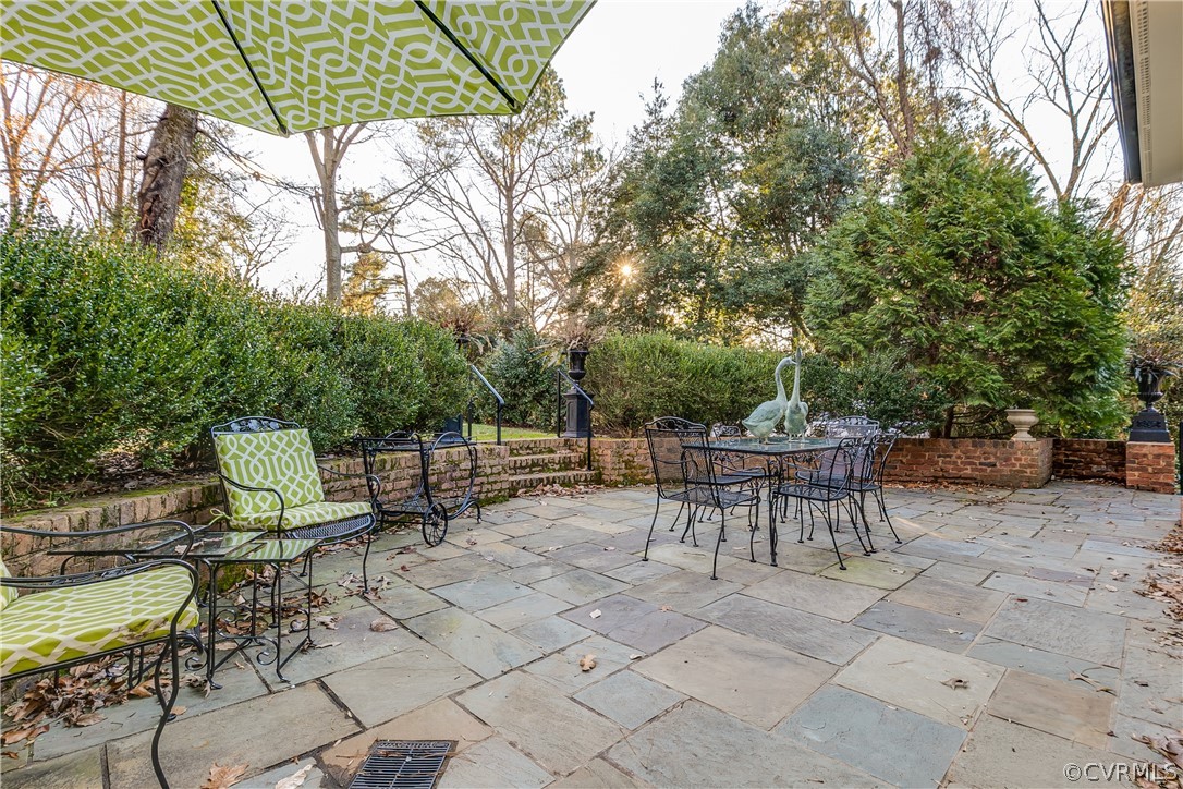 5805 River Road Richmond, VA 23226 - Photo 43 of 47 a view of a tables and chairs in a patio