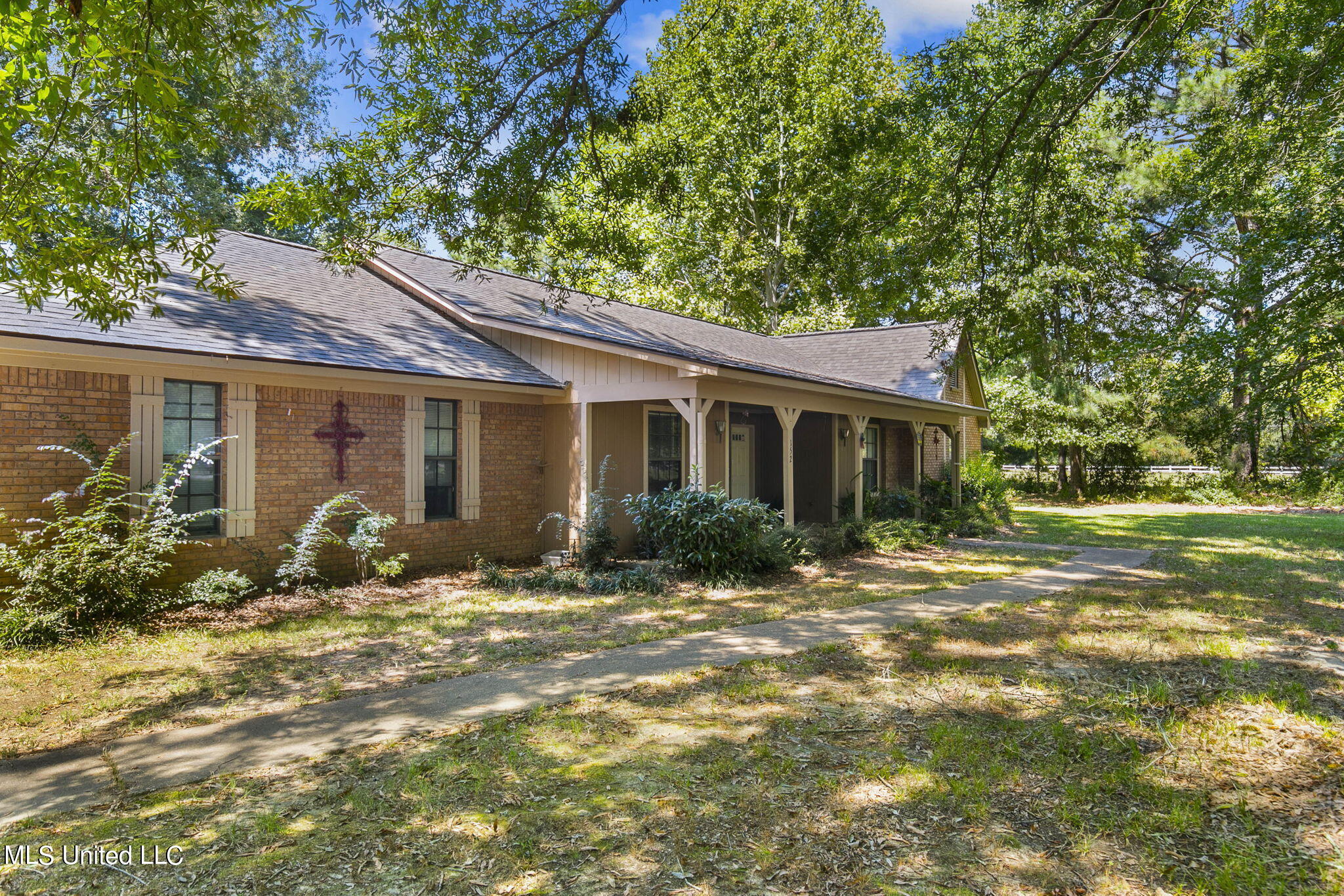 152 Lakeview Road Brandon, MS 39047 - Photo 4 of 72 4-web-or-mls-152 Lakeview-4