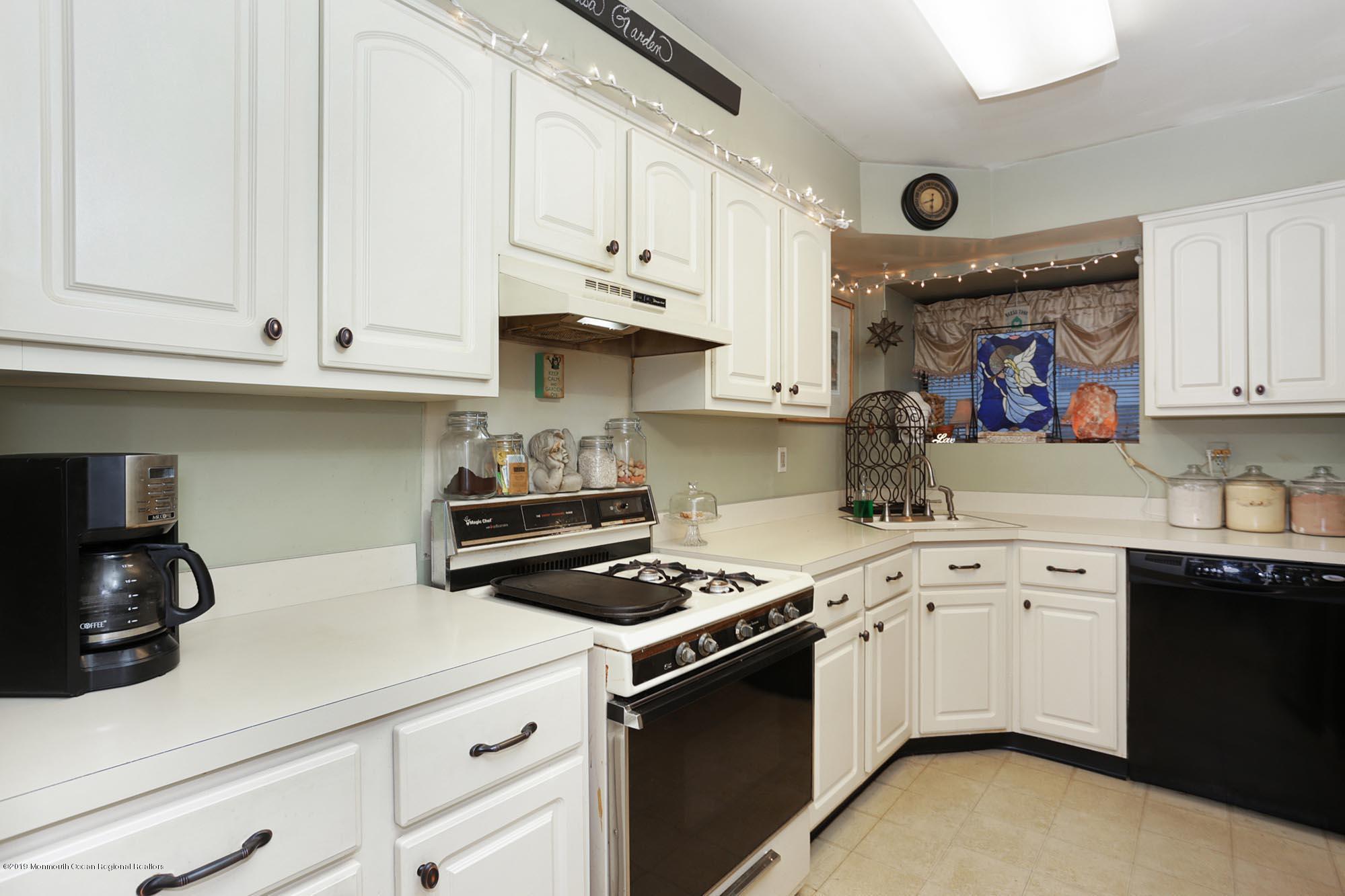 1096 Sawmill Road, Unit 96 Brick, NJ 08724 - Photo 4 of 21 IMG_9185