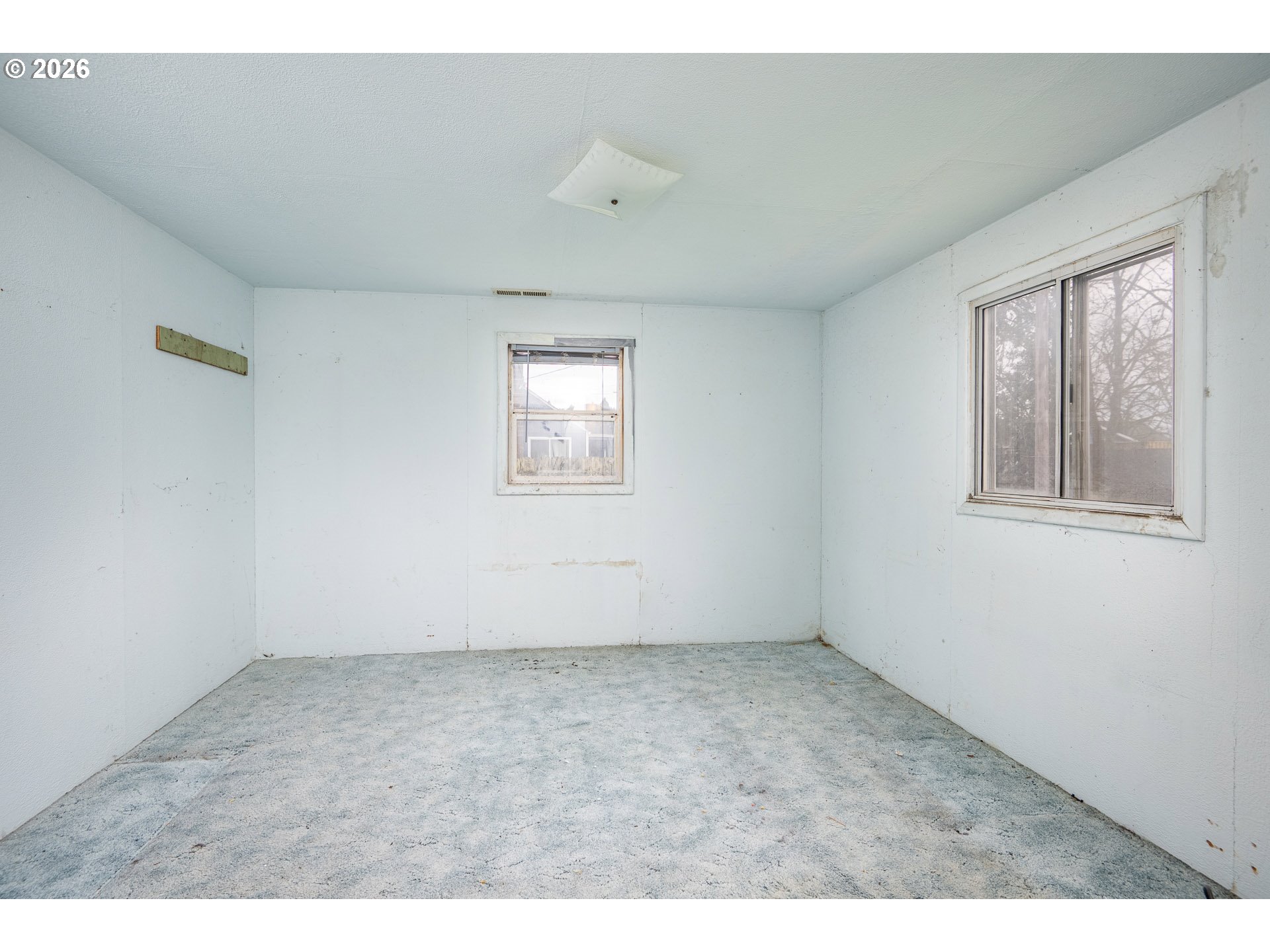 875 South 43rd Street Springfield, OR 97478 - Photo 9 of 22 an empty room with windows