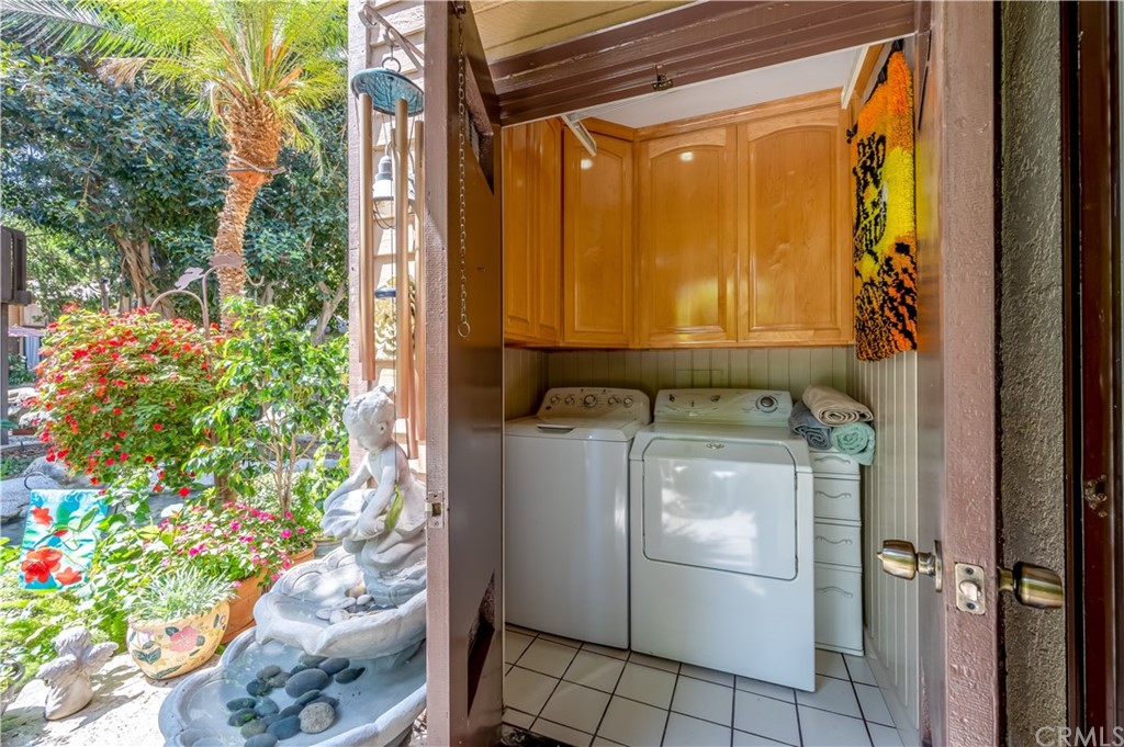 4140 Workman Road, Unit 18 Whittier, CA 90601 - Photo 14 of 35 a bathroom with a sink and mirror