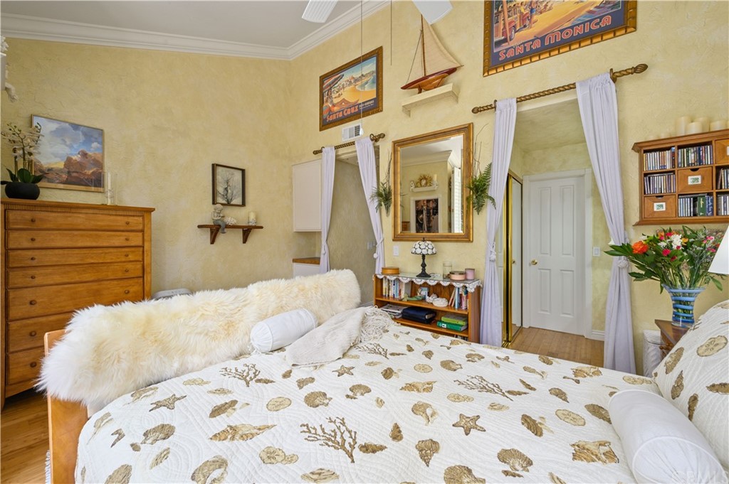 4140 Workman Road, Unit 18 Whittier, CA 90601 - Photo 18 of 35 a bedroom with a bed and a dresser